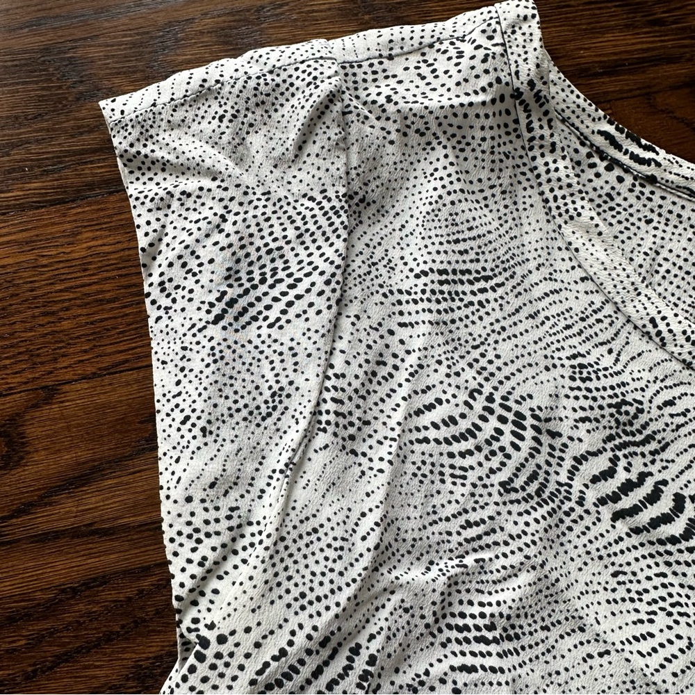 Joie Silk Animal Print Blouse Short Sleeve Black White Size xS - Picture 5 of 11
